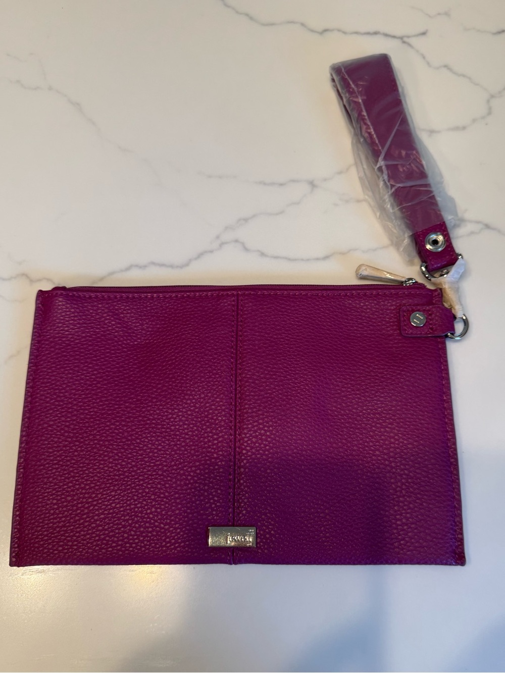 Thirty-One 31 Jewell Wristlet Wallet Fuchsia Pebble Finish NEW‎ w/Packaging